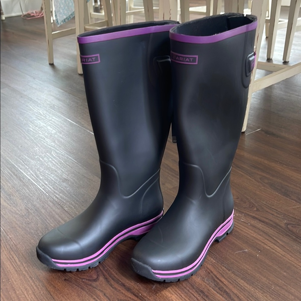 Ariat Women's Black and Pink Winter Boots